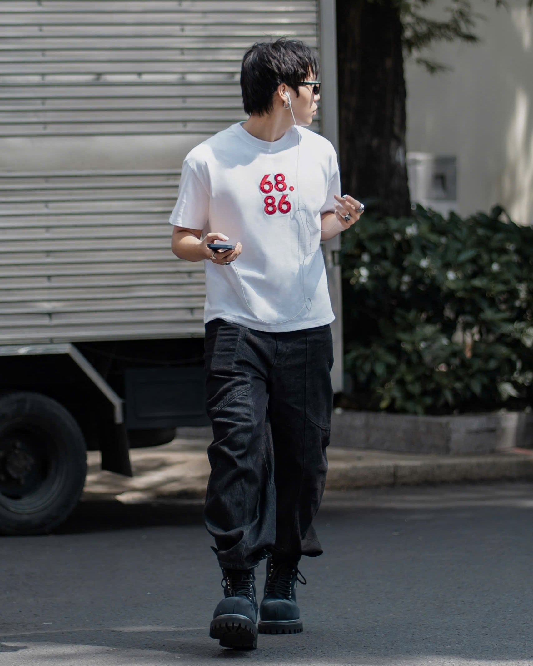 6886 T-Shirt